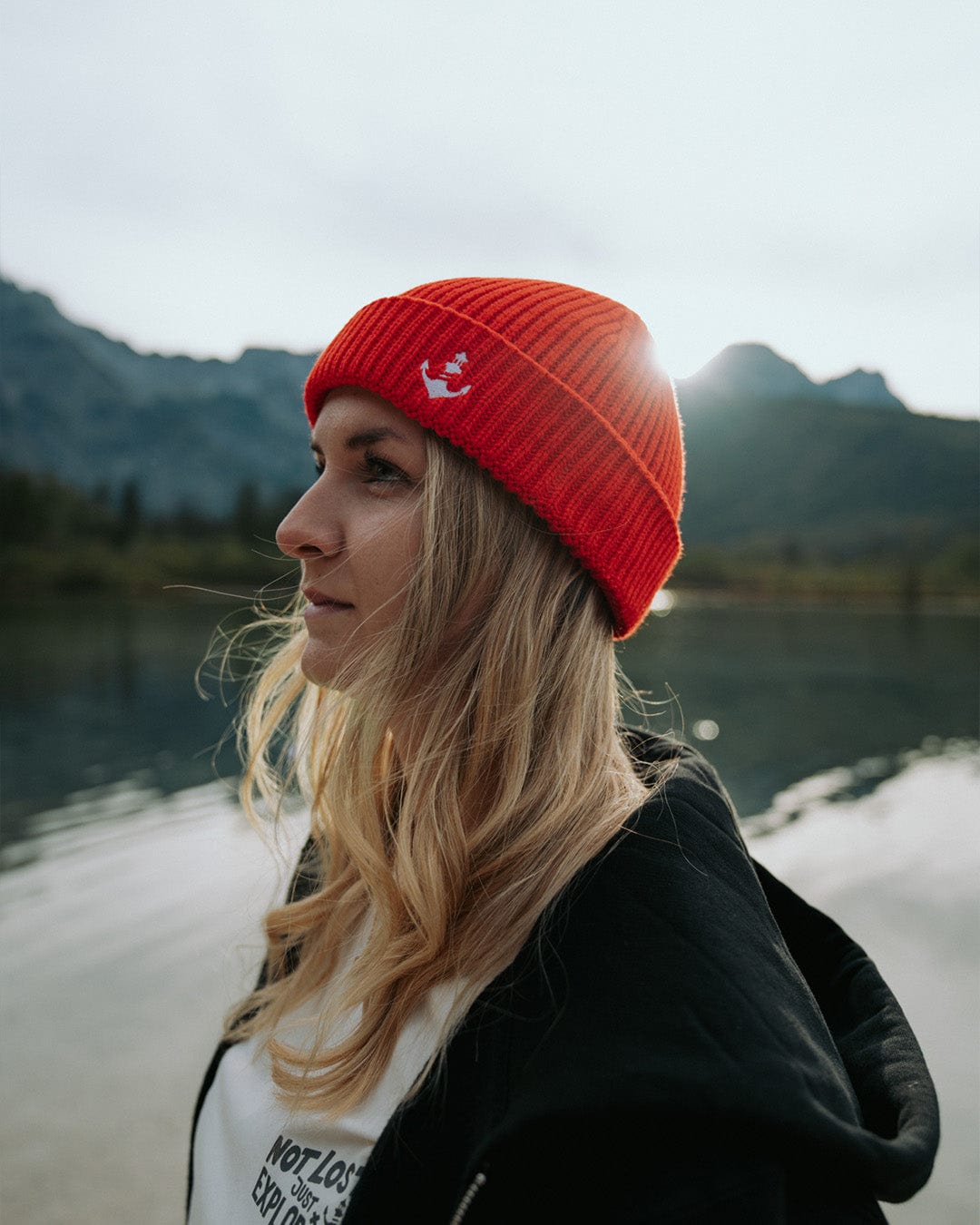 Logo Stitch Harbour Beanie - Fire Red